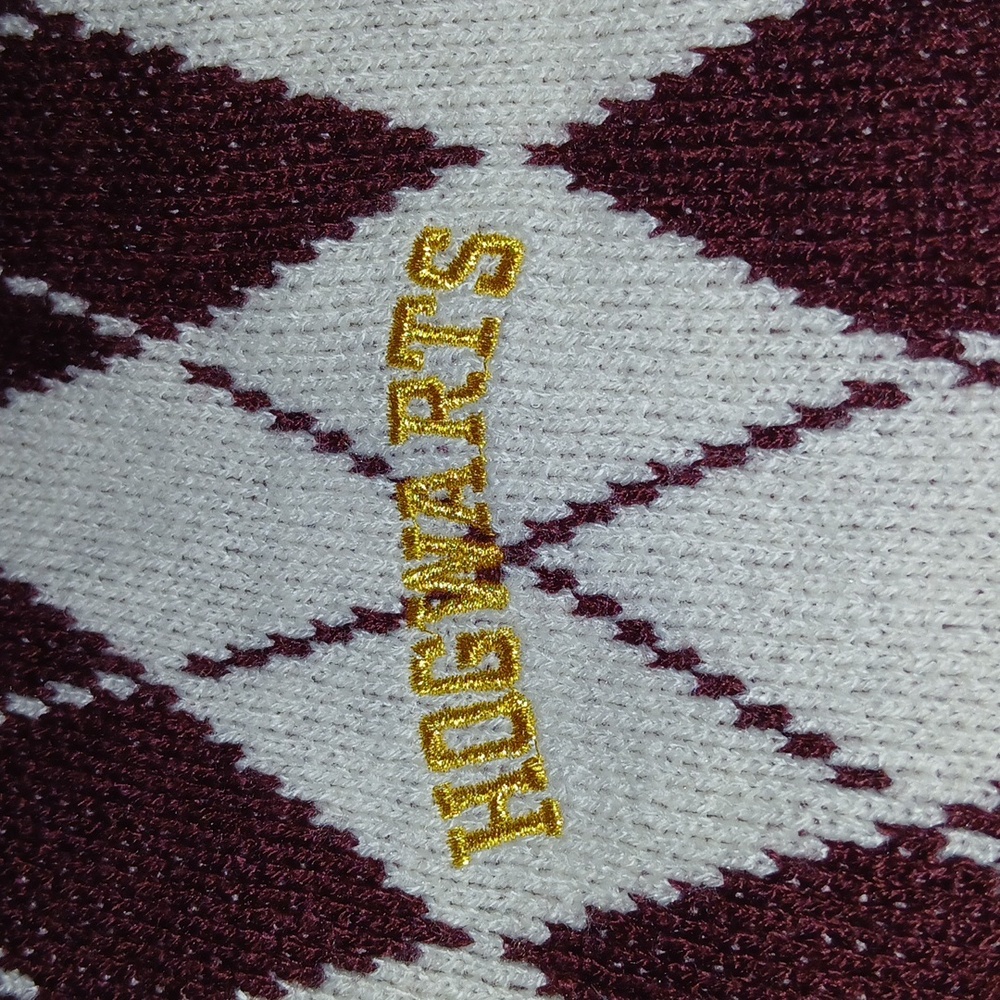 H and M GIRLS Hogwarts burgundy and offwhite sweater size 12 14 EUC - Picture 6 of 6